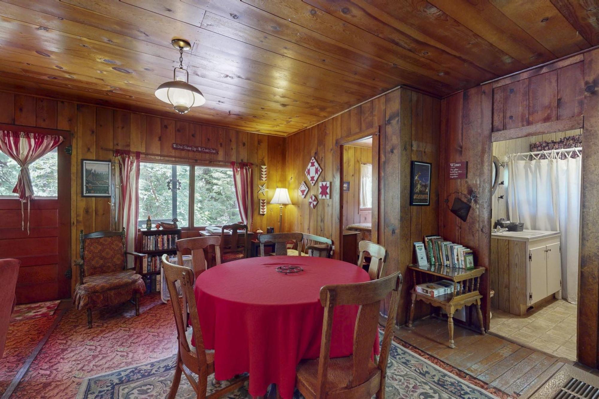 Pine Cone Cottage Joseph Екстериор снимка